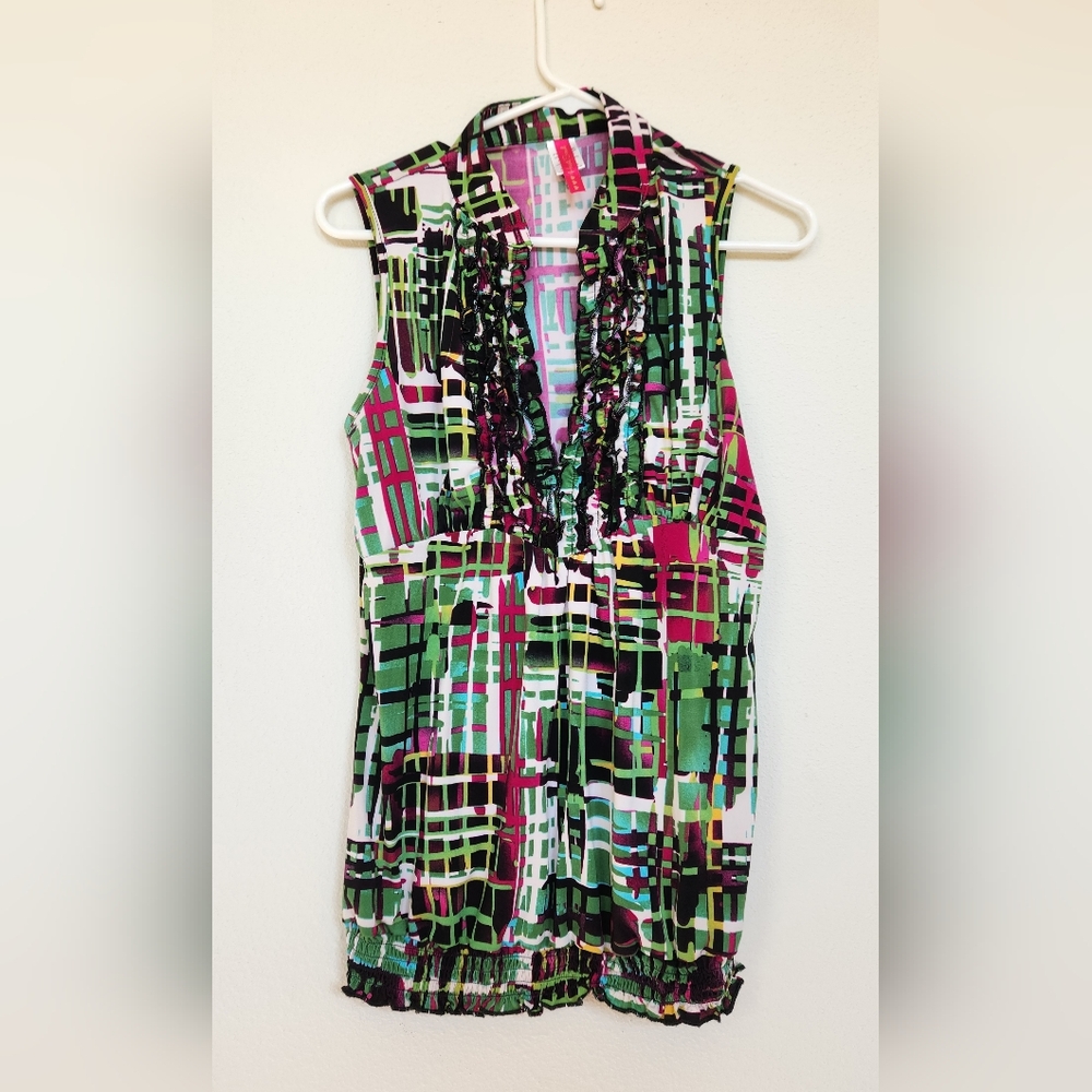 XL Tank top, ruffles at neck line. Stretchy material